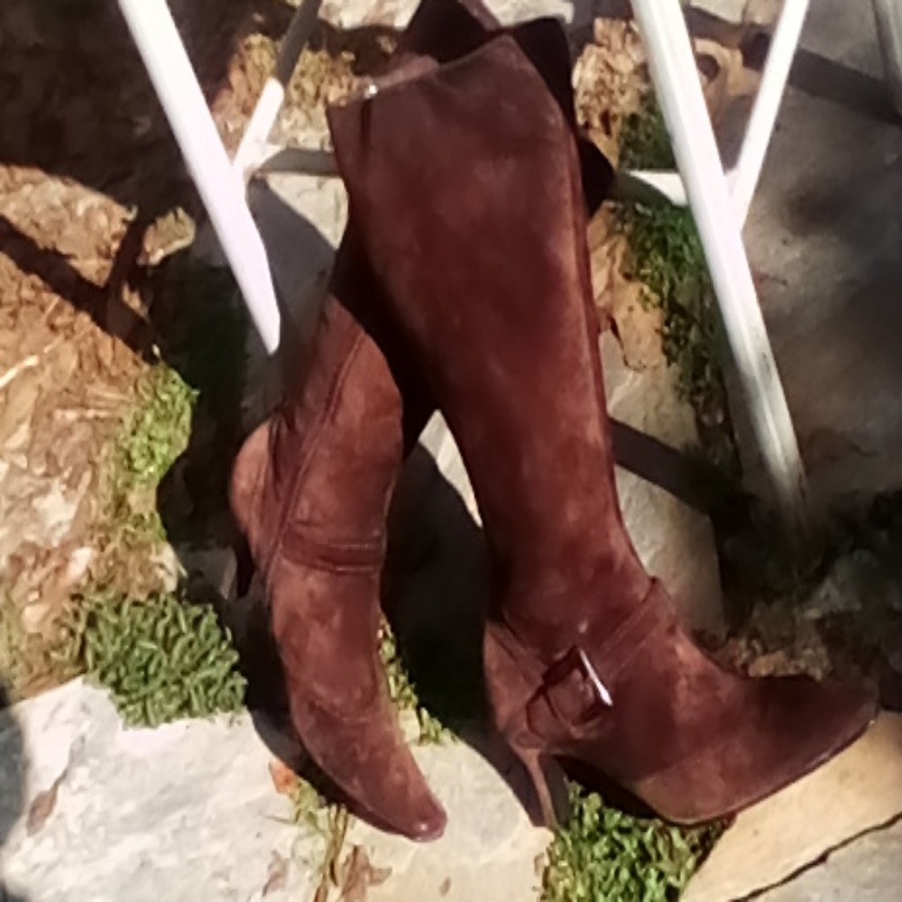 Valley Lane suede boots